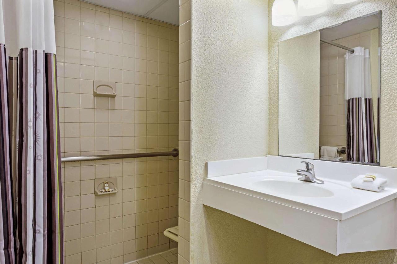 La Quinta By Wyndham Armonk Westchester Cnty Apt Exterior photo